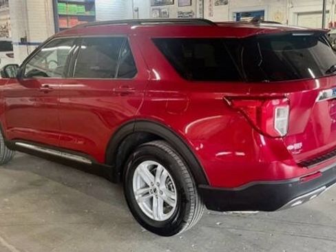 Certified 2024 Ford Explorer XLT w/ Equipment Group 202A AWD/4WD image 4