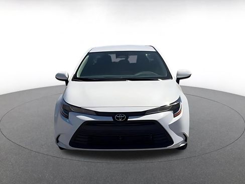 Used 2025 Toyota Corolla LE FWD image 4