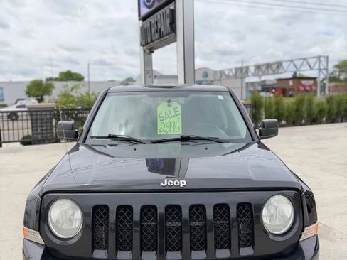 Used 2013 Jeep Patriot Latitude w/ Altitude Pkg AWD/4WD image 2
