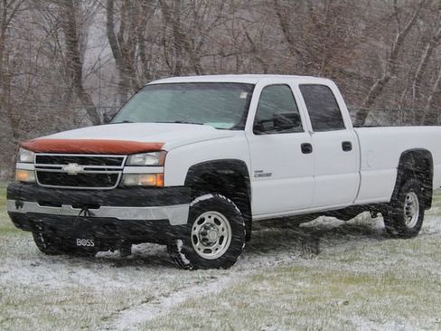 Used 2007 Chevrolet Silverado 2500 W/T w/ Heavy-Duty Power Package image 1