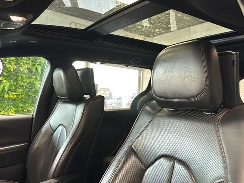 Used 2019 Chrysler Pacifica Limited FWD image 25
