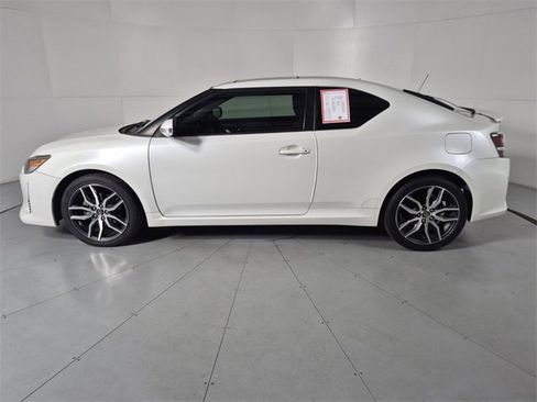 Used 2016 Scion tC Base image 2