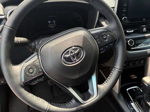 Used 2022 Toyota Corolla Cross XLE AWD/4WD image 22