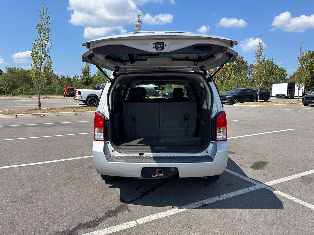 Used 2012 Nissan Pathfinder LE RWD image 16
