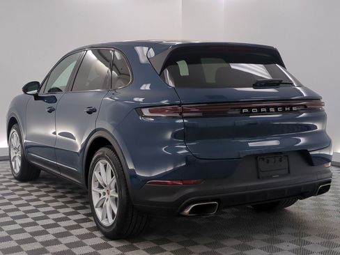 Certified 2025 Porsche Cayenne AWD/4WD image 3