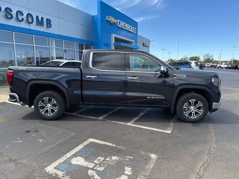 Used 2024 GMC Sierra 1500 SLT AWD/4WD image 2