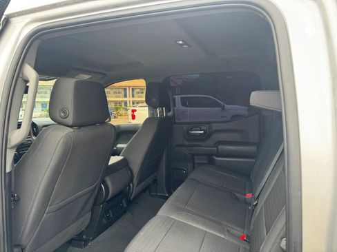 Used 2022 Chevrolet Silverado 1500 Custom RWD image 12