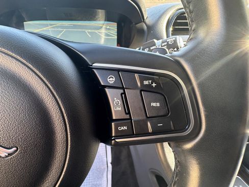 Used 2017 Jaguar F-PACE Prestige AWD/4WD image 36