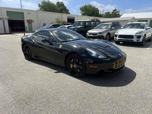 Used 2014 Ferrari California RWD image 6