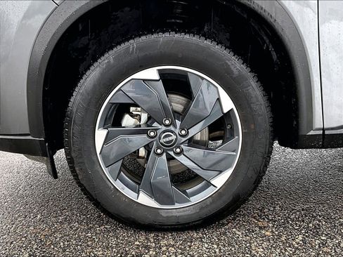 Used 2024 Nissan Rogue SV image 7