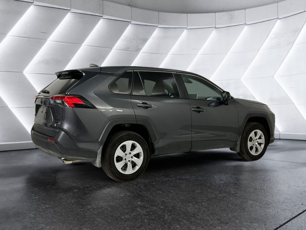 Used 2025 Toyota RAV4 LE AWD/4WD image 4