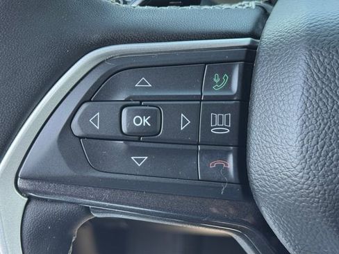 Used 2023 Jeep Grand Cherokee L Laredo AWD/4WD image 19
