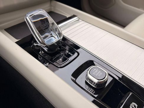 New 2026 Volvo XC60 B5 Ultra w/ Protection Package Premier image 18