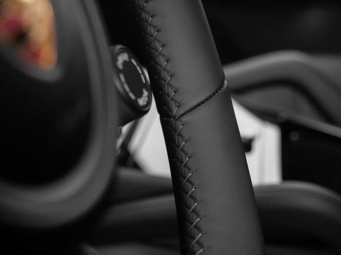 Certified 2025 Porsche Cayenne AWD/4WD image 30