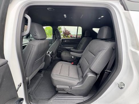 Used 2025 Chevrolet Traverse LT w/ Midnight/Sport Edition FWD image 12