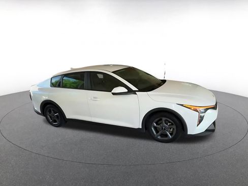 Used 2025 Kia K4 LXS image 2