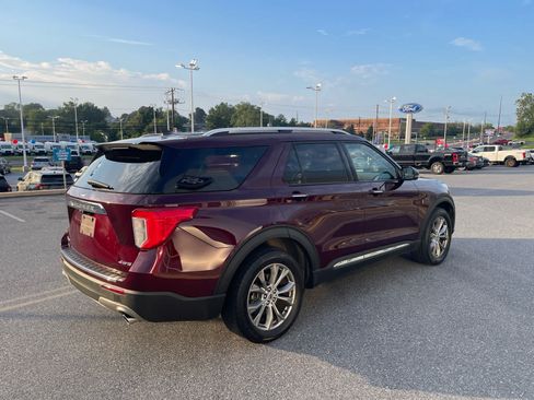 Used 2022 Ford Explorer Limited w/ Equipment Group 301A AWD/4WD image 5