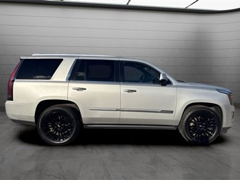 Used 2016 Cadillac Escalade Platinum image 4