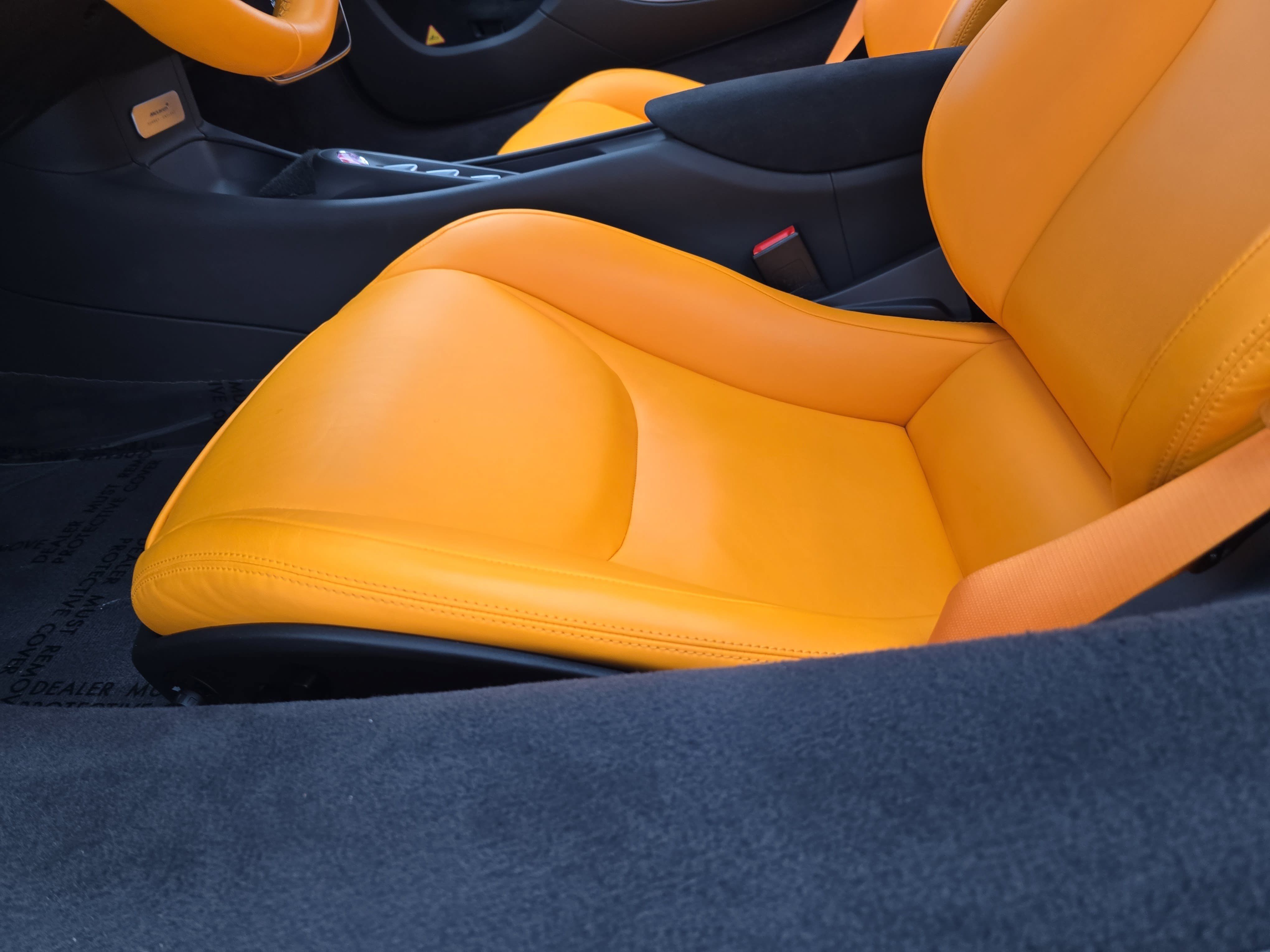 Used 2023 McLaren Artura RWD image 22