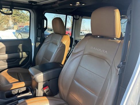 Used 2020 Jeep Wrangler Unlimited Sahara image 16
