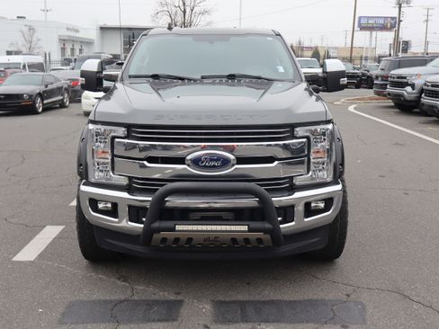 Used 2019 Ford F250 Lariat w/ Chrome Package image 3