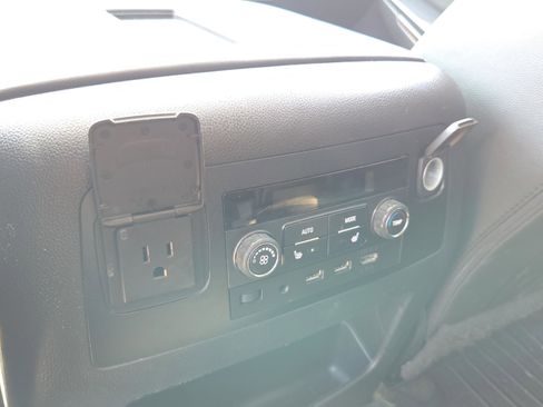 Used 2018 Chevrolet Suburban LT image 14