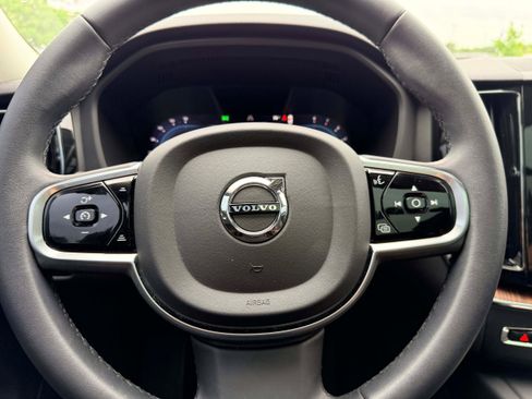 Certified 2023 Volvo XC60 B5 Plus FWD image 18