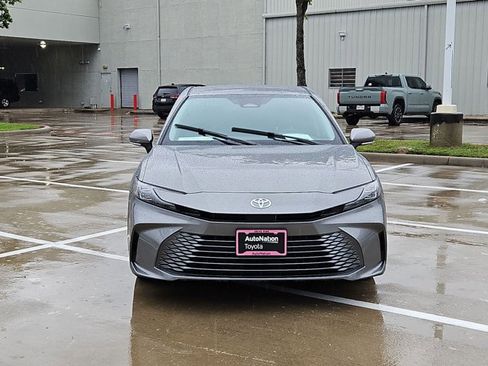 Used 2026 Toyota Camry XLE FWD image 2