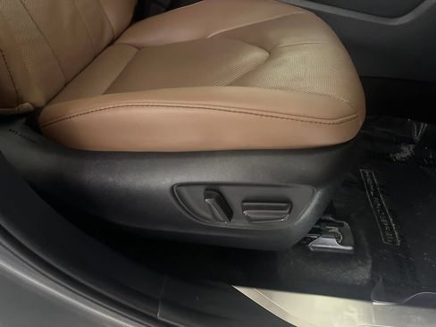 Used 2025 Toyota Highlander Limited AWD/4WD image 59