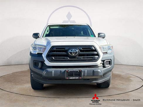 Used 2018 Toyota Tacoma SR image 3
