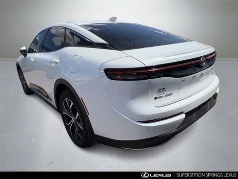 Used 2024 Toyota Crown Limited image 4