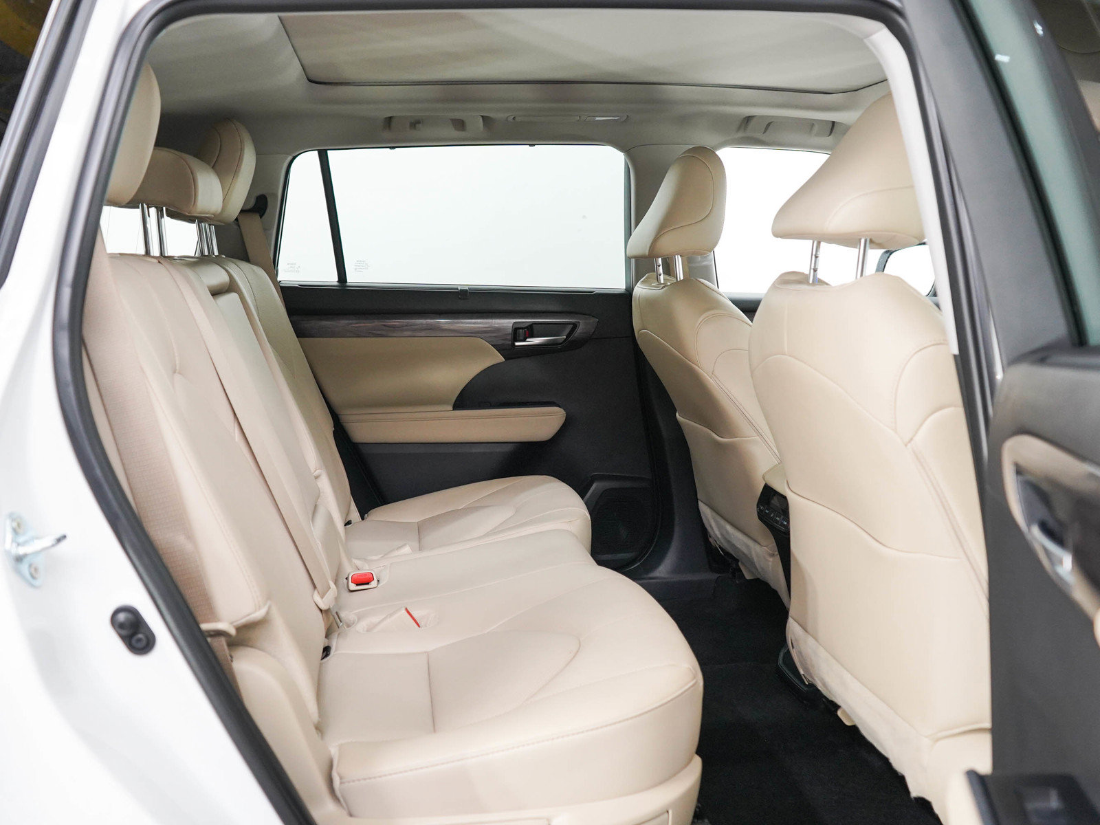 Used 2025 Toyota Highlander Limited AWD/4WD image 12