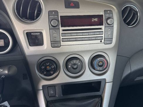 Used 2009 Pontiac Vibe w/ Preferred Package FWD image 11