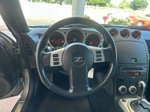 Used 2006 Nissan 350Z Touring image 10