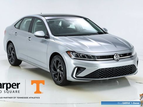 Used 2025 Volkswagen Jetta SE w/ Sunroof Package FWD image 52