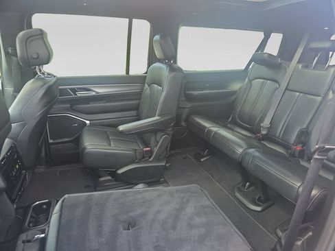 Used 2024 Jeep Wagoneer L Series II AWD/4WD image 22