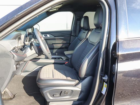 Used 2025 Ford Explorer ST-Line w/ ST-Line Street Pack image 7