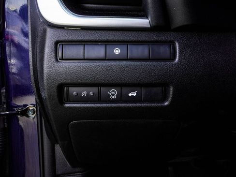 Used 2025 Nissan Rogue SV AWD/4WD image 32