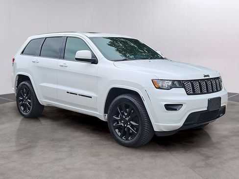 Used 2022 Jeep Grand Cherokee Laredo X AWD/4WD image 3