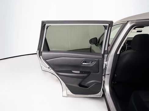 Used 2025 Nissan Rogue SV FWD image 25