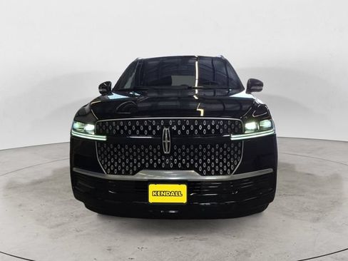 Used 2025 Lincoln Navigator L Reserve AWD/4WD image 2