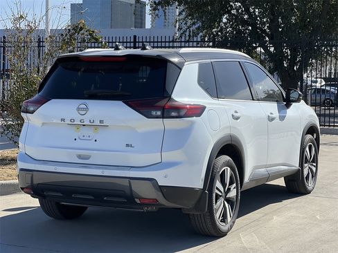 Certified 2025 Nissan Rogue SL w/ Tech Package image 4
