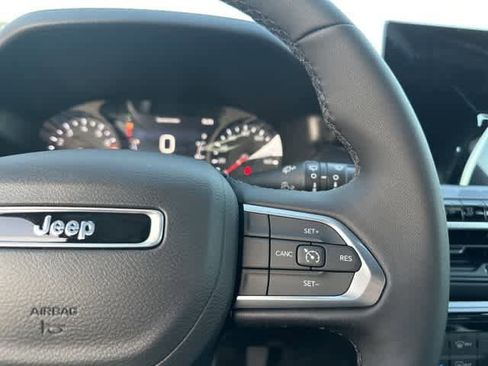 New 2026 Jeep Compass Latitude image 8