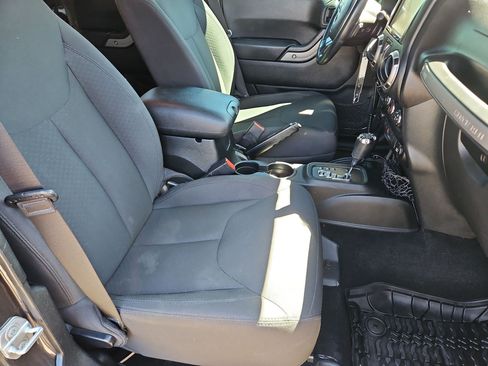 Used 2018 Jeep Wrangler Unlimited Sport S AWD/4WD image 24
