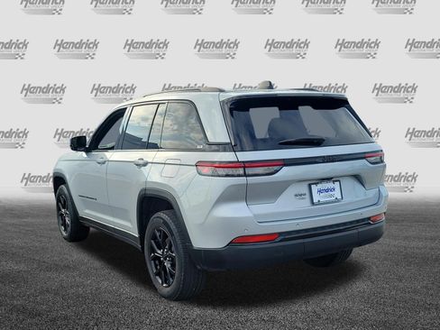 Used 2024 Jeep Grand Cherokee Altitude RWD image 5