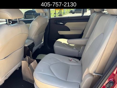 Used 2020 Toyota Highlander XLE FWD image 5