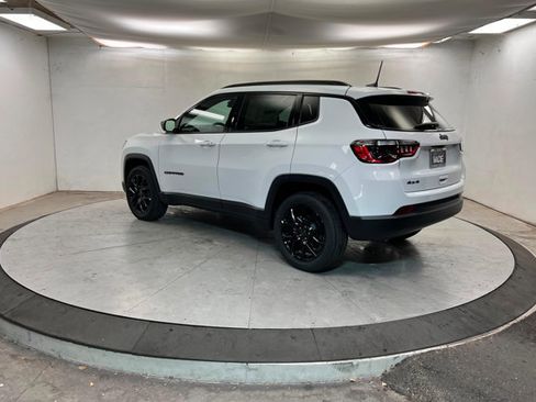 New 2026 Jeep Compass Latitude image 3
