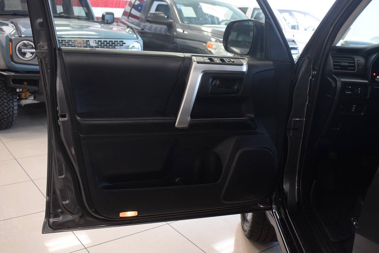 Used 2012 Toyota 4Runner Limited AWD/4WD image 16