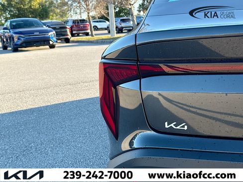 New 2025 Kia K4 LXS image 10