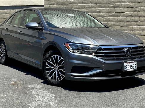 Used 2019 Volkswagen Jetta SE FWD image 1
